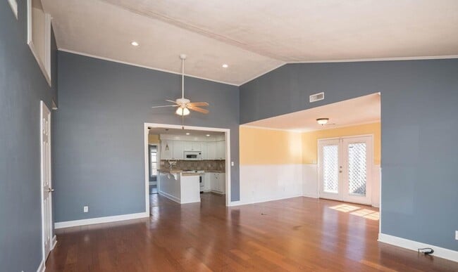 Photo - 3 Bedroom 2 Bathroom House With Fenced In ...