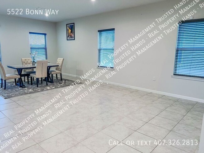 Photo - 5522 Bonn Way