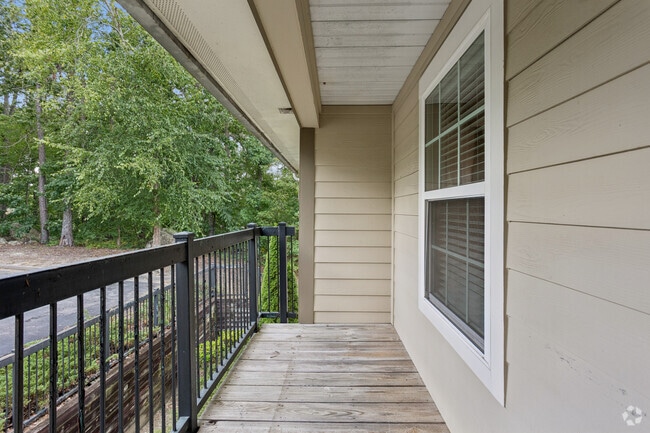 2BR, 2BA - 1,004SF - Patio