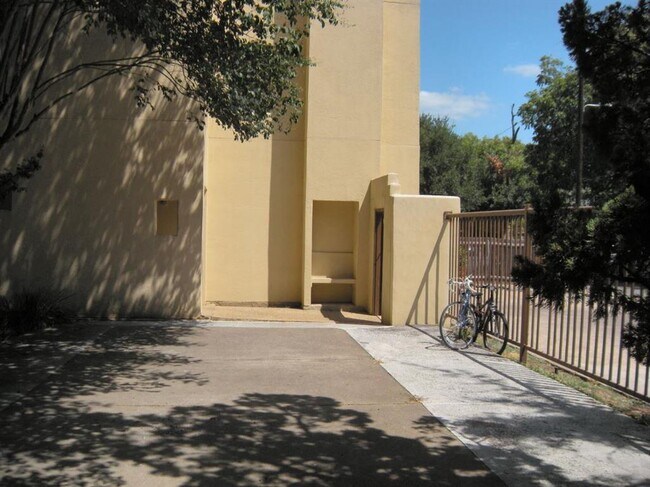 Photo - 712 W 21st St Unidad 301