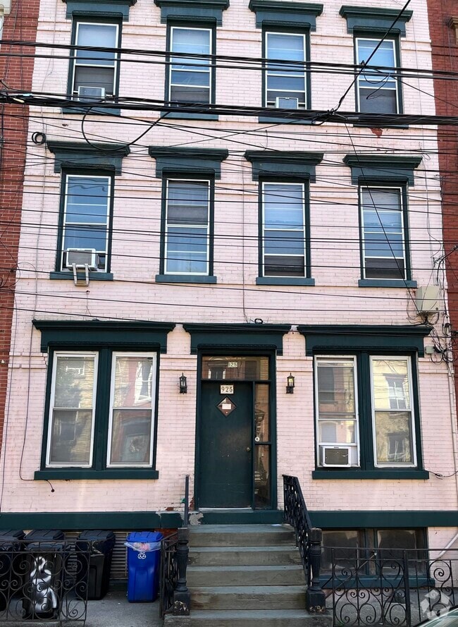 Building Photo - 925 Park Ave Unit 2R Rental