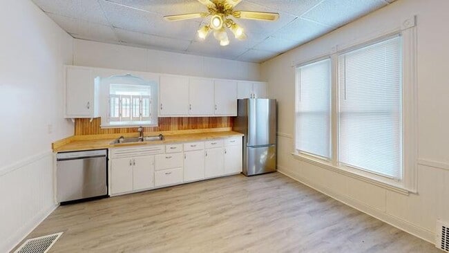 Building Photo - 1204 2nd St NW