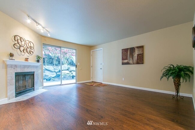 Building Photo - 1 Bedroom 1 Bathroom + Amenities in Mountl... Unit E131 Rental