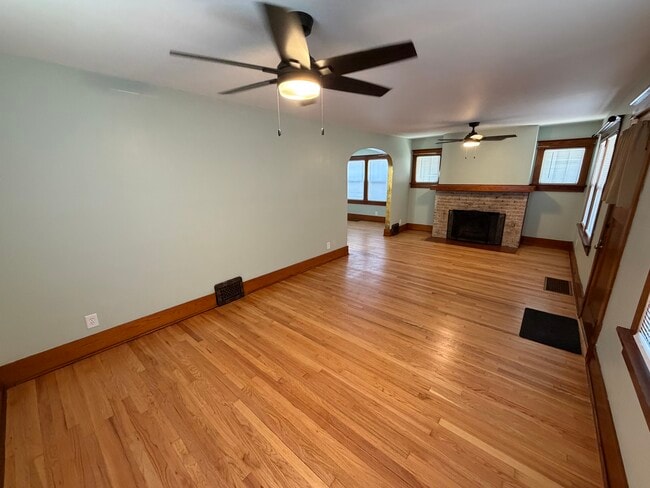 Photo - 2222 Duncan St