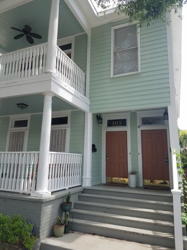 Building Photo - 307 W 41st St Rental