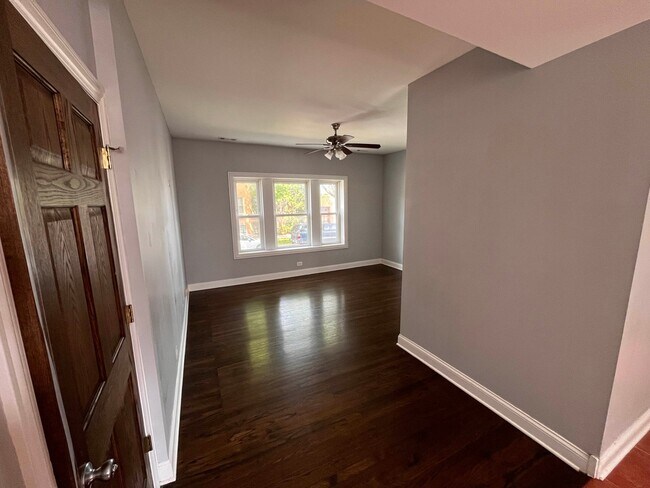 Photo - 5347-5353 W Belle Plaine Ave Unit 1E