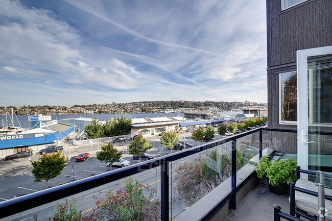 Building Photo - 2125 Westlake Ave N Unit 302 Rental