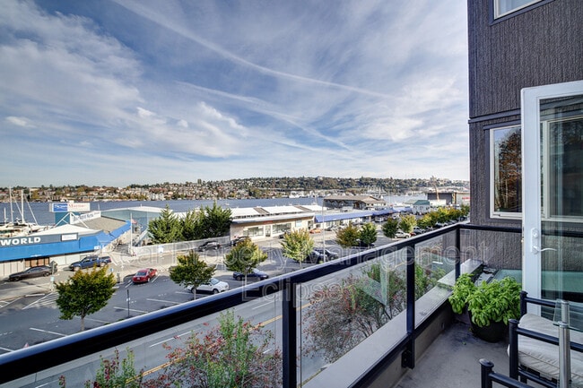 Photo - 2125 Westlake Ave N Unidad 302 Rental