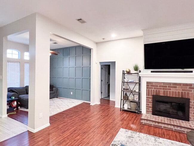 Photo - 1207 Old Knoll Dr