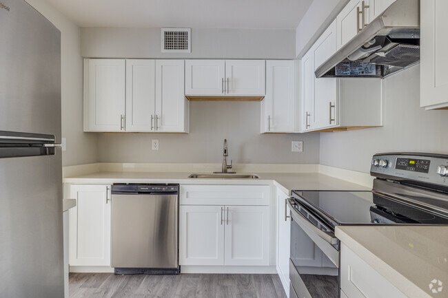 2BR, 1BA - 864SF - Kitchen