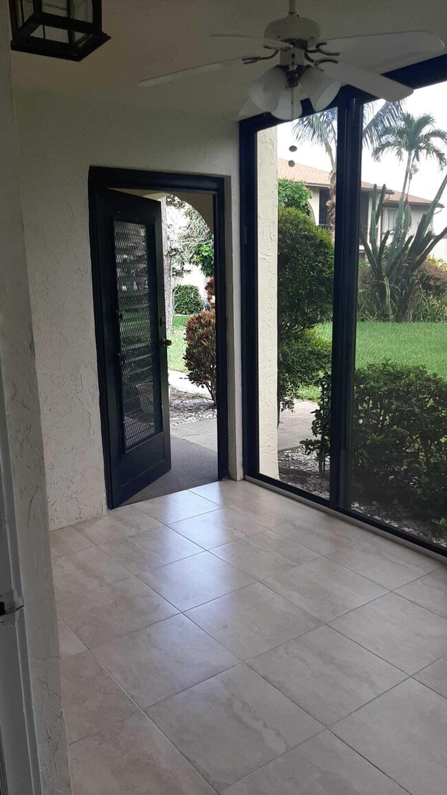 Building Photo - 5990 Pine Cone Ct Unit C-1