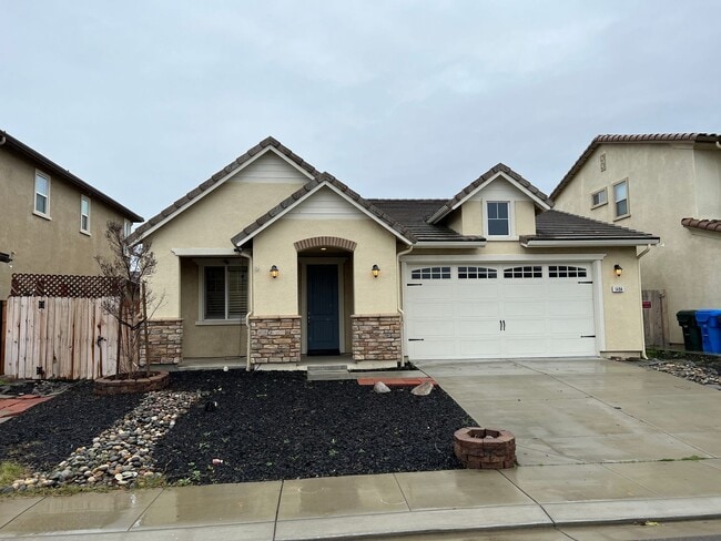 Building Photo - Newer 4-bedroom Single Story home in Manteca!