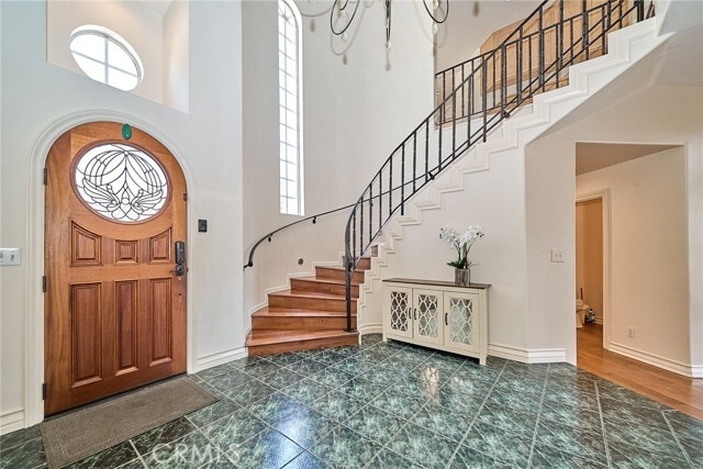 1089 Village Dr