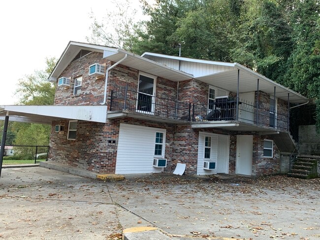 Building Photo - Madrid Court Unit 11