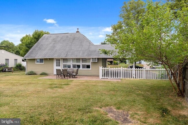 Photo - 16 Crabtree Dr
