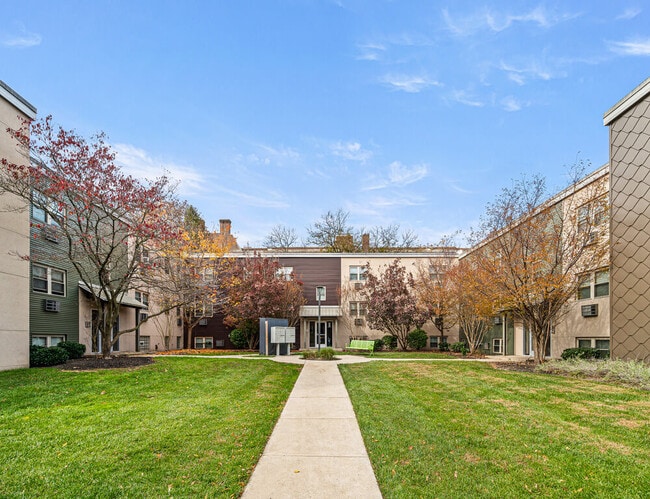 greene-manor-exteriors-9-of-31-1 - Greene Manor Apartments