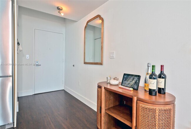 Photo - 92 SW 3rd St Unidad 5004