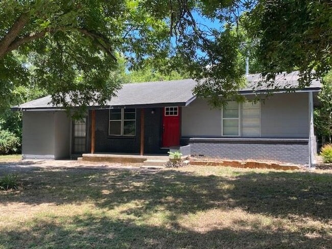 Building Photo - Remodeled home on 1/3 Acre @SoCo