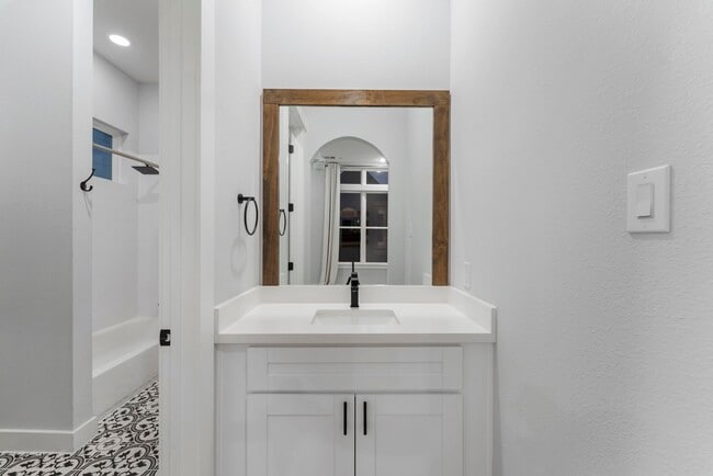 Building Photo - 113 Coronado St