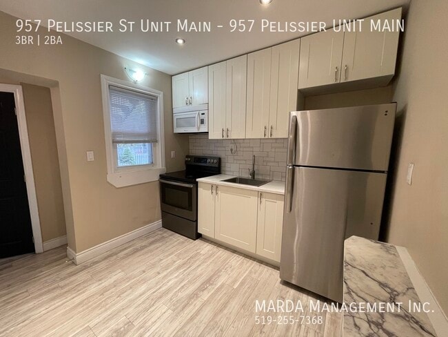Photo - BEAUTIFULLY RENOVATED 3BEDROOM/2BATH MAIN UNIT+ HYDRO Unit 957 Pelissier  MAIN