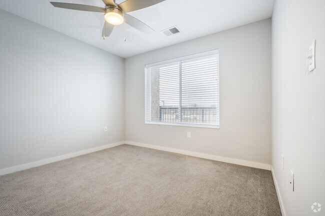 1BR, 1BA - 695SF - Bedroom