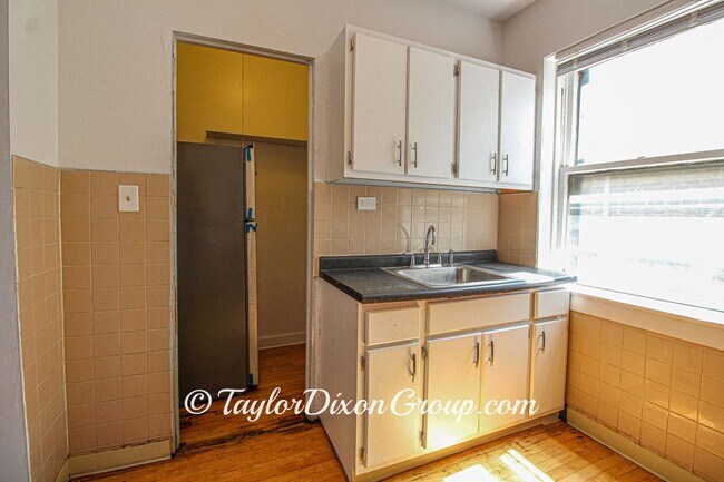 7147 S Constance Ave Unit 2E