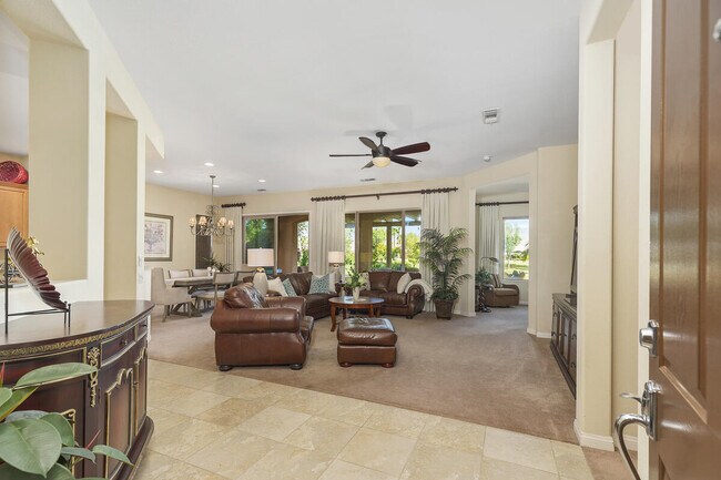 81126 Avenida Lorena
