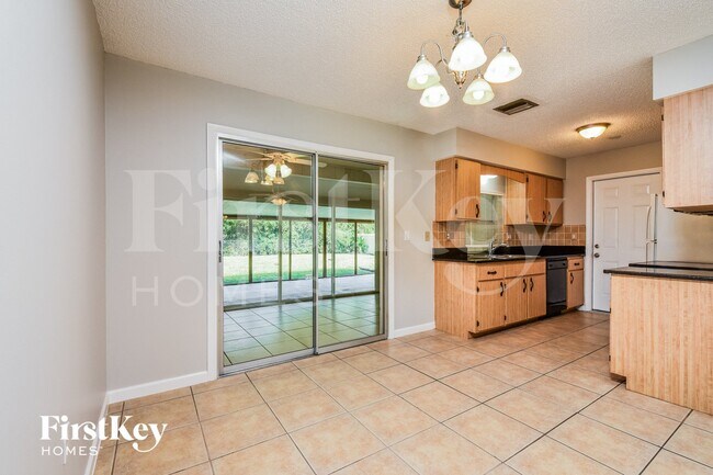 Photo - 201 Lambert St