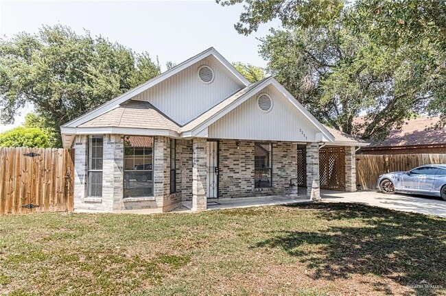 Building Photo - 2203 E Coma Ave