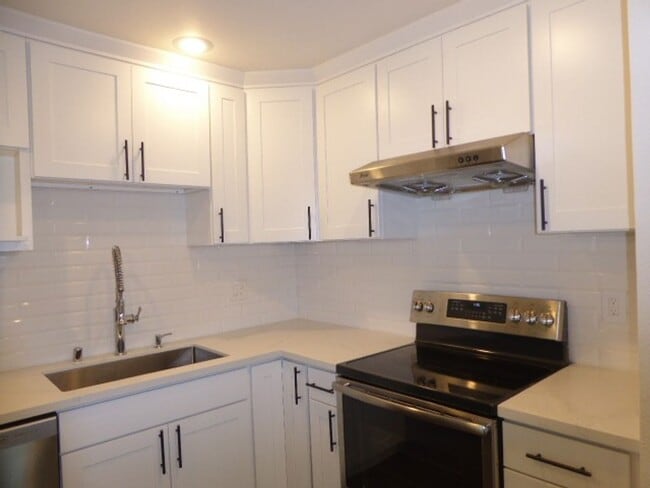 Photo - Charming 1 Bed 1 Bath Condo in Kenmore