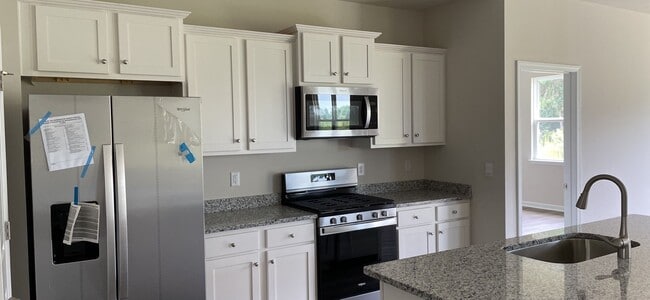 Building Photo - Reduced! New build 3 bedroom/2 bath home in the Parks