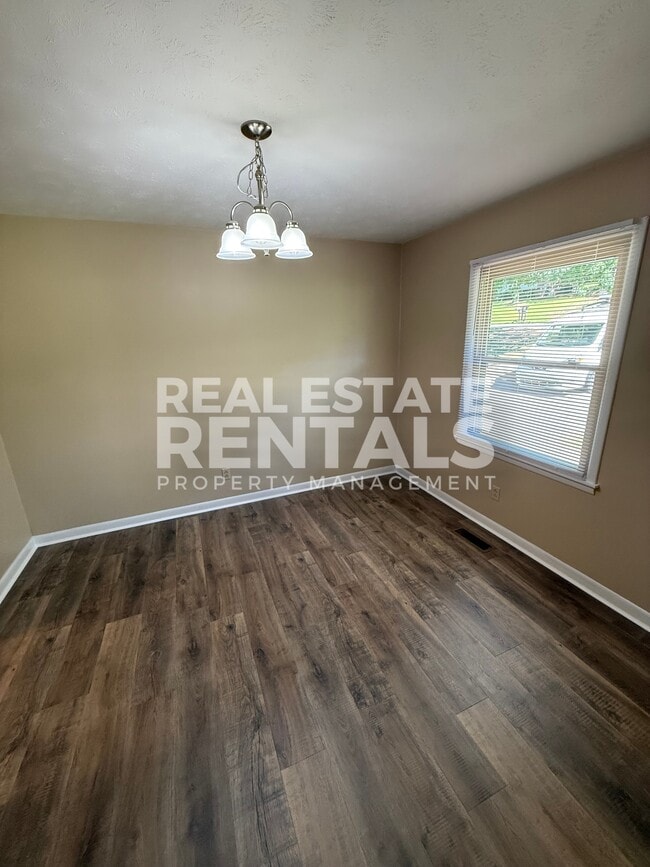 Photo - 120 S Hawk Dr