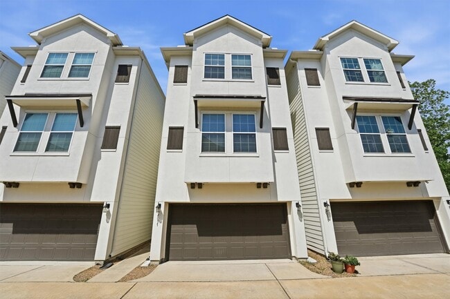 Building Photo - 2057 Sherwood Forest St