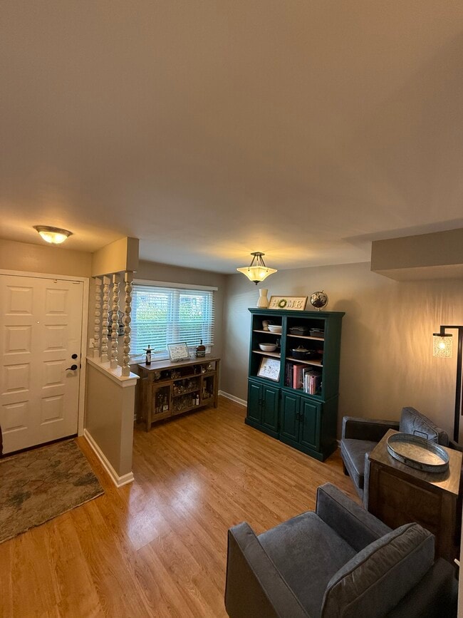 Photo - 7S478 Lynn Dr