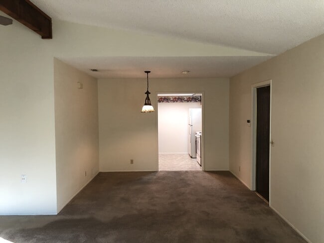 Photo - 914 W Meadowmere Ln