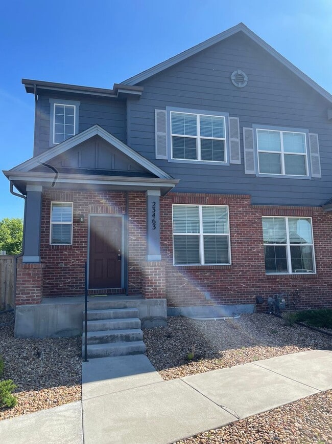 Building Photo - Available now 3bd 3.5 ba .Town home for rent located near Buckley AFB between Smokey hill and Qui...