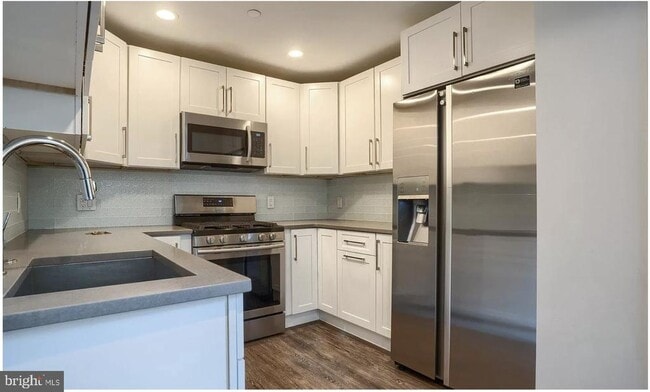 Building Photo - 528 S 5th St Unit 2R