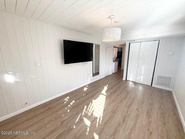 Photo - 811 2nd St S