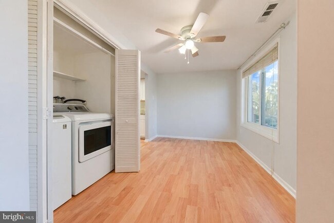 Building Photo - 6556 Frietchie Row