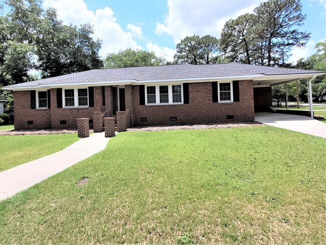 Front - 207 Woodhaven Dr House