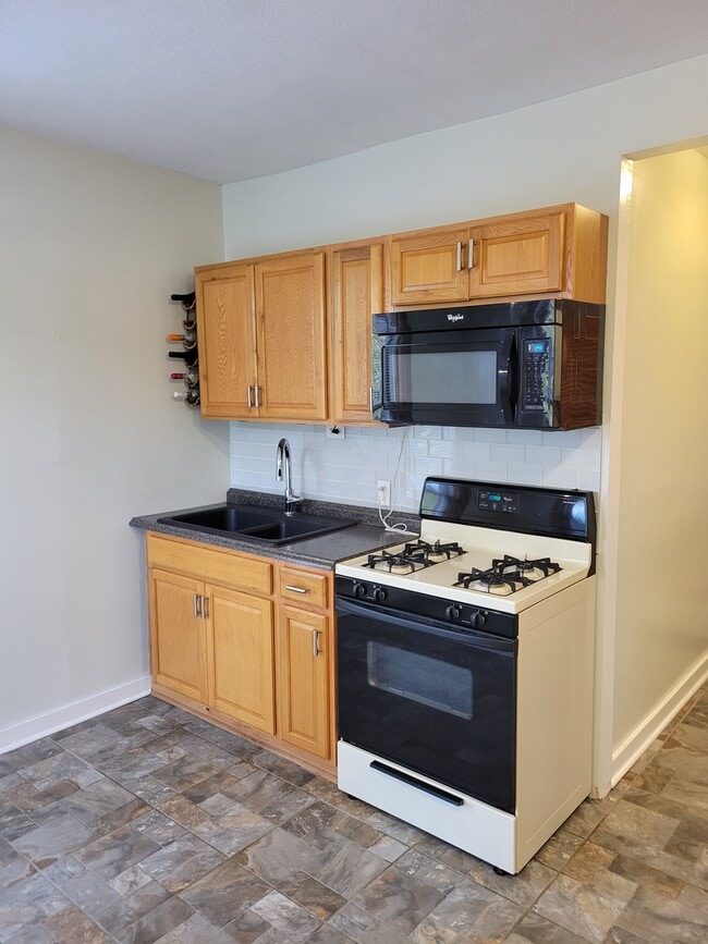 Building Photo - 629 Oak St Unit 629BOakStreet