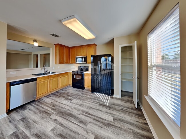 Photo - 128 Stanford St