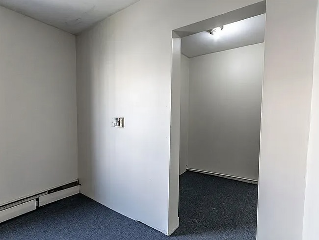 Building Photo - 381 Forest Ave