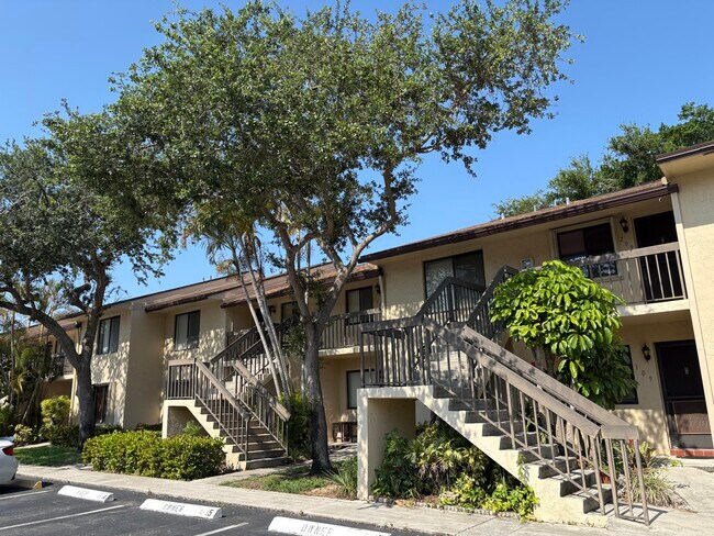 Photo - 21950 Soundview Terrace Unidad 207 Rental