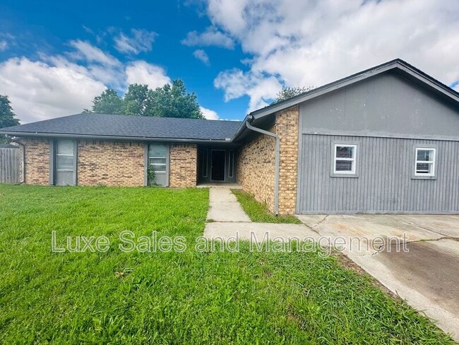 Photo - 11701 N Lee Ave