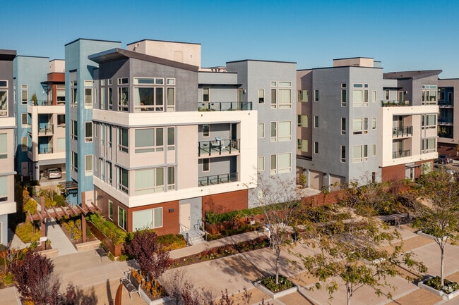 Photo - Foster Square Apartamentos