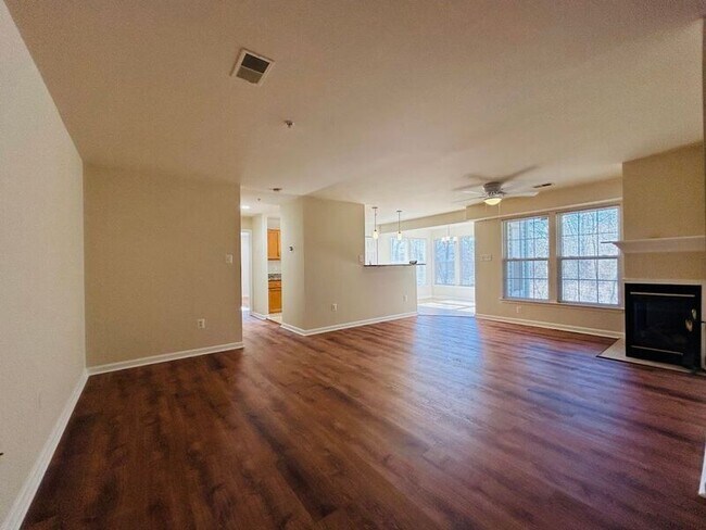 Photo - 7510 Snowpea Ct Unidad #B