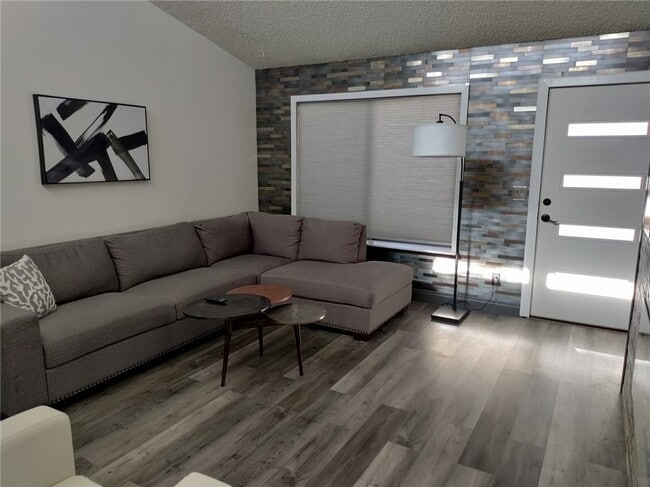 Building Photo - 2212 High Dunes Ln