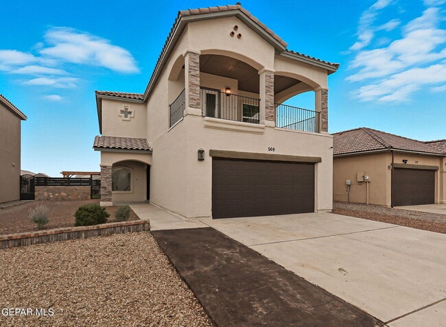 Photo - 569 Lanner St