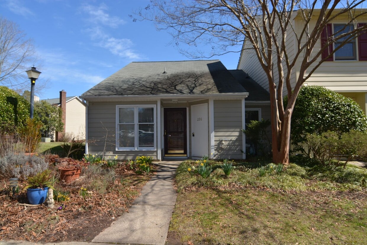 Beautiful townhouse with lakeside views, c... - Beautiful townhouse with lakeside views, c...